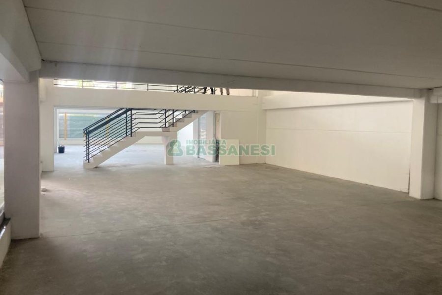 Loja com 156m², no bairro Panazzolo em Caxias do Sul para Alugar