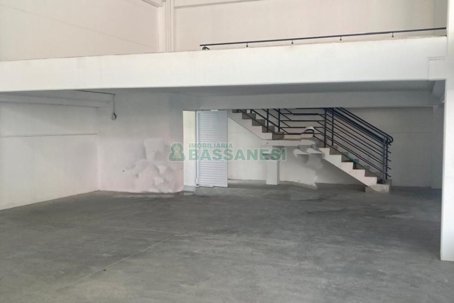 Loja com 156m², no bairro Panazzolo em Caxias do Sul para Alugar