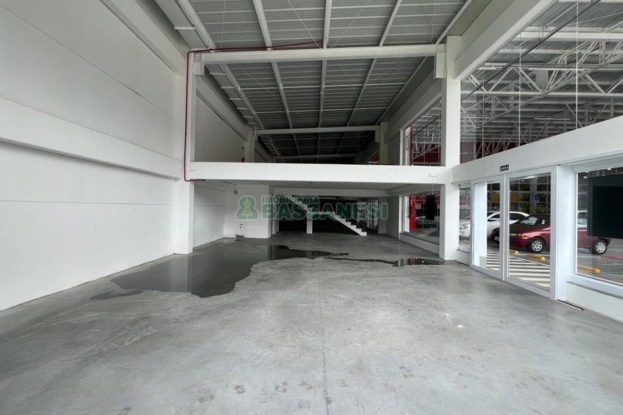 Loja com 156m², no bairro Panazzolo em Caxias do Sul para Alugar