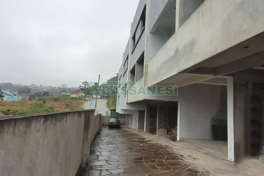 Sobrado com 80m², 2 dormitórios, 1 vaga, no bairro Nossa Senhora das Graças em Caxias do Sul para Alugar ou Comprar