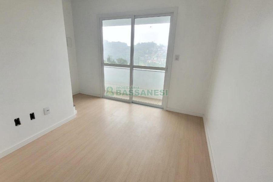 Sobrado com 82m², 2 dormitórios, 2 vagas, no bairro Nossa Senhora das Graças em Caxias do Sul para Alugar ou Comprar