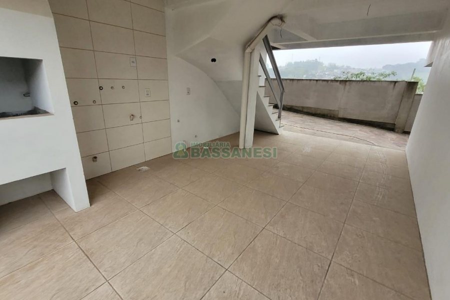 Sobrado com 82m², 2 dormitórios, 2 vagas, no bairro Nossa Senhora das Graças em Caxias do Sul para Alugar ou Comprar