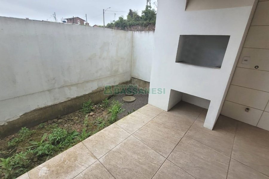 Sobrado com 82m², 2 dormitórios, 2 vagas, no bairro Nossa Senhora das Graças em Caxias do Sul para Alugar ou Comprar