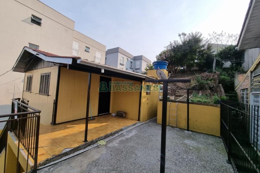 Casa com 63m², 3 dormitórios, 1 vaga, no bairro Esplanada em Caxias do Sul para Comprar