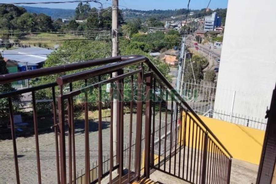 Casa com 63m², 3 dormitórios, 1 vaga, no bairro Esplanada em Caxias do Sul para Comprar