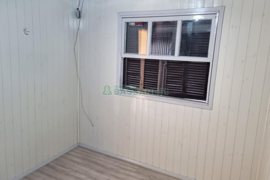 Casa com 63m², 3 dormitórios, 1 vaga, no bairro Esplanada em Caxias do Sul para Comprar