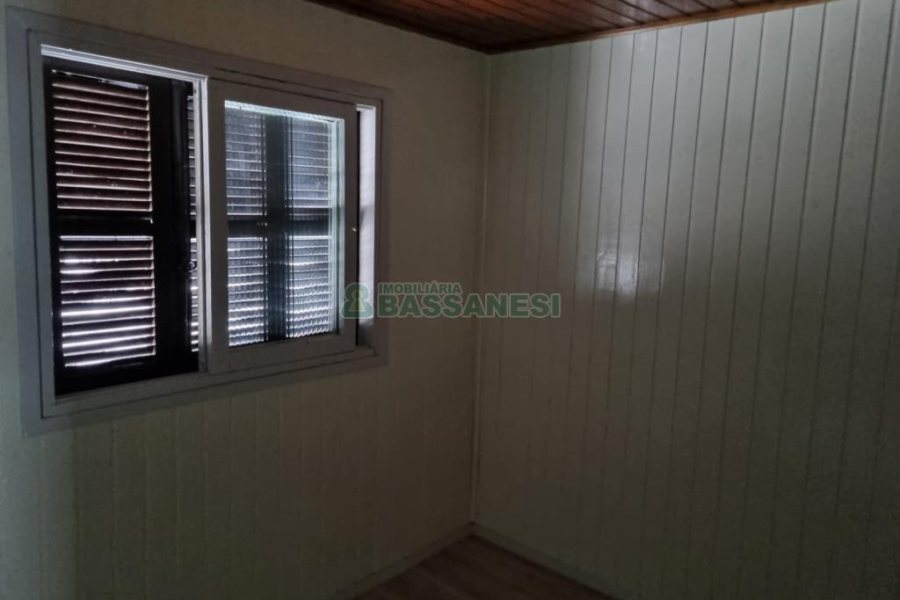 Casa com 63m², 3 dormitórios, 1 vaga, no bairro Esplanada em Caxias do Sul para Comprar