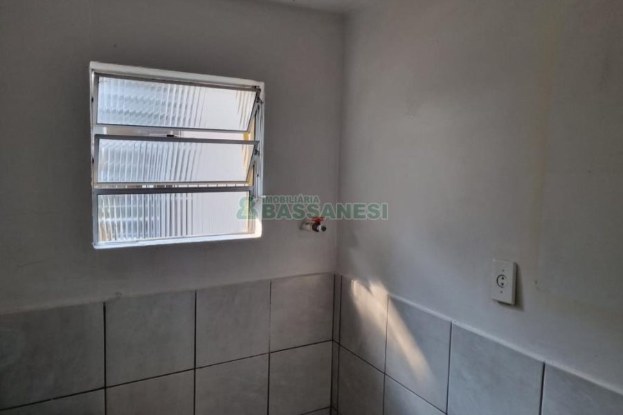 Casa com 63m², 3 dormitórios, 1 vaga, no bairro Esplanada em Caxias do Sul para Comprar