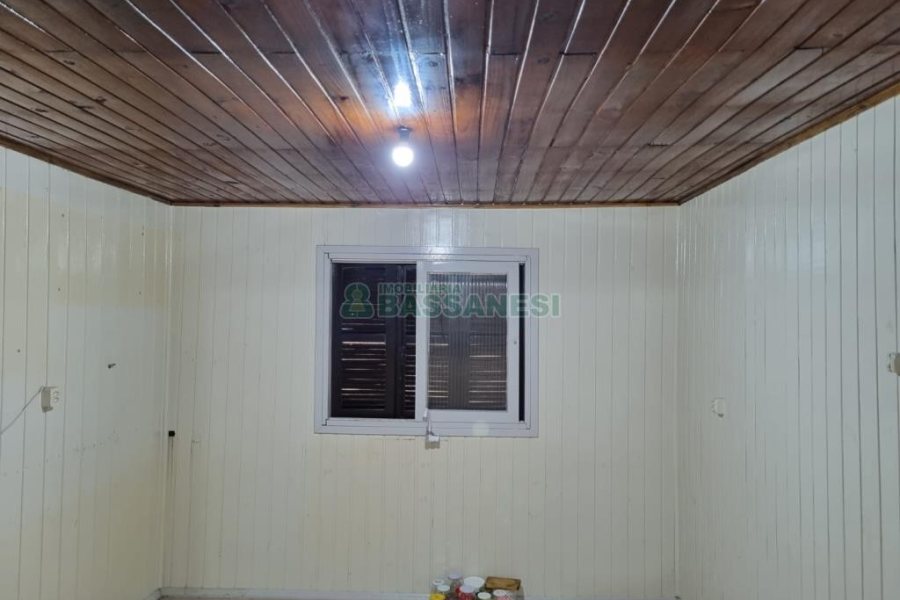Casa com 63m², 3 dormitórios, 1 vaga, no bairro Esplanada em Caxias do Sul para Comprar