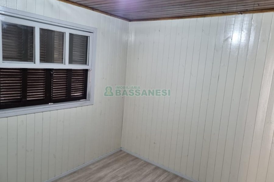 Casa com 63m², 3 dormitórios, 1 vaga, no bairro Esplanada em Caxias do Sul para Comprar