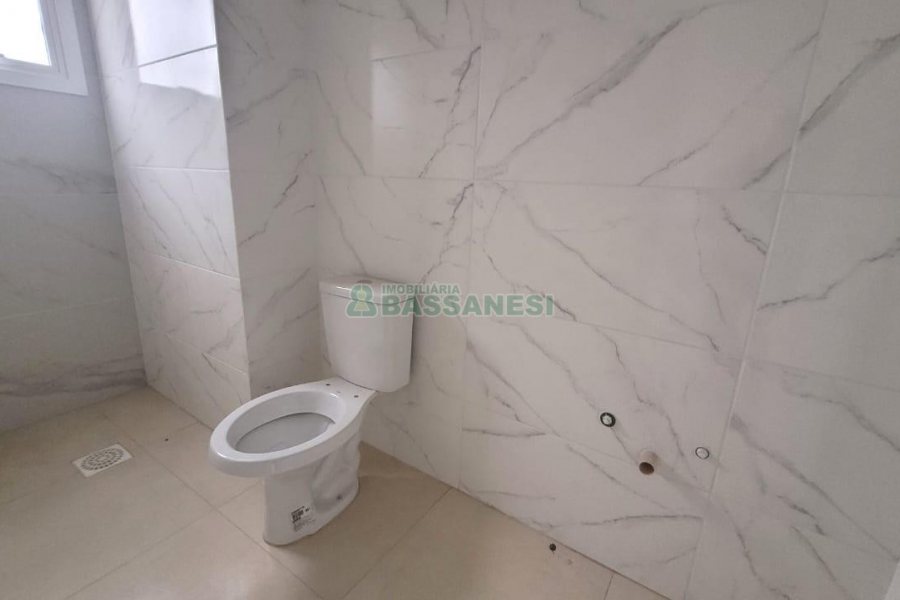 Sobrado com 82m², 2 dormitórios, 1 vaga, no bairro Nossa Senhora das Graças em Caxias do Sul para Alugar ou Comprar