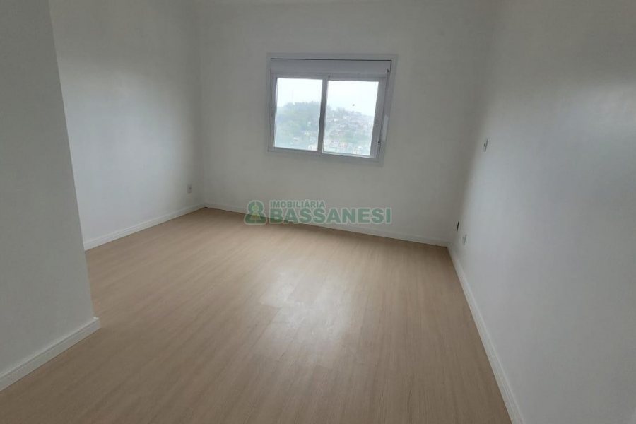 Sobrado com 80m², 2 dormitórios, 1 vaga, no bairro Nossa Senhora das Graças em Caxias do Sul para Alugar ou Comprar