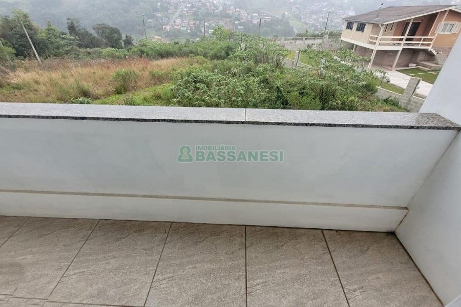 Sobrado com 80m², 2 dormitórios, 1 vaga, no bairro Nossa Senhora das Graças em Caxias do Sul para Alugar ou Comprar