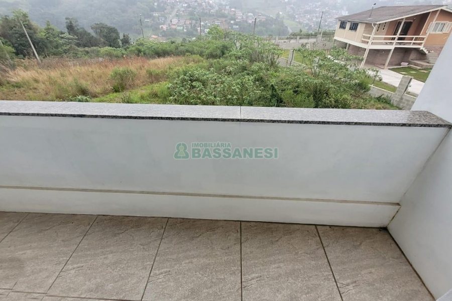 Sobrado com 80m², 2 dormitórios, 1 vaga, no bairro Nossa Senhora das Graças em Caxias do Sul para Alugar ou Comprar