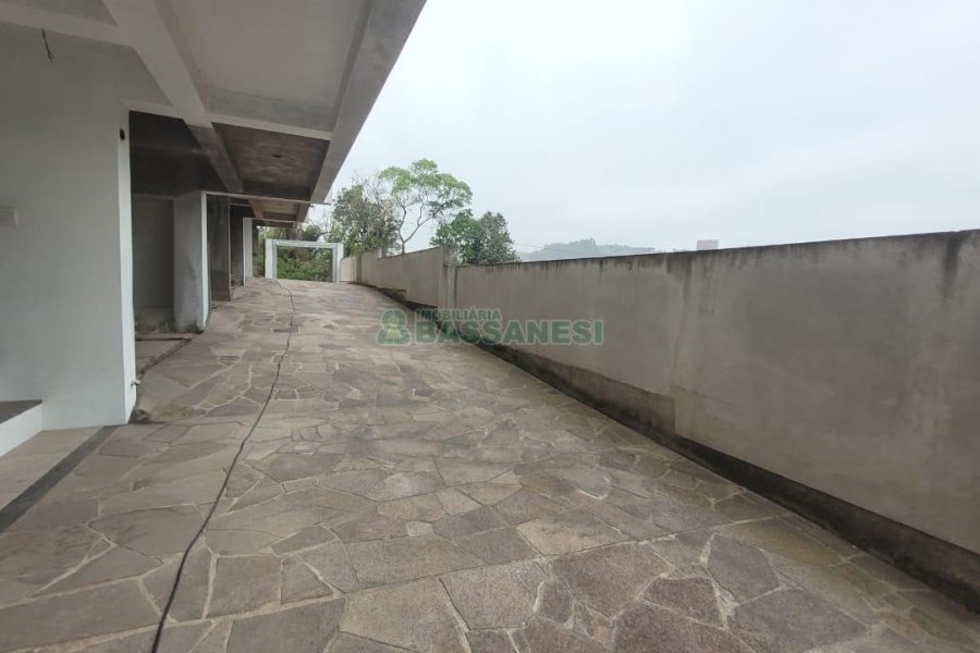 Sobrado com 80m², 2 dormitórios, 1 vaga, no bairro Nossa Senhora das Graças em Caxias do Sul para Alugar ou Comprar