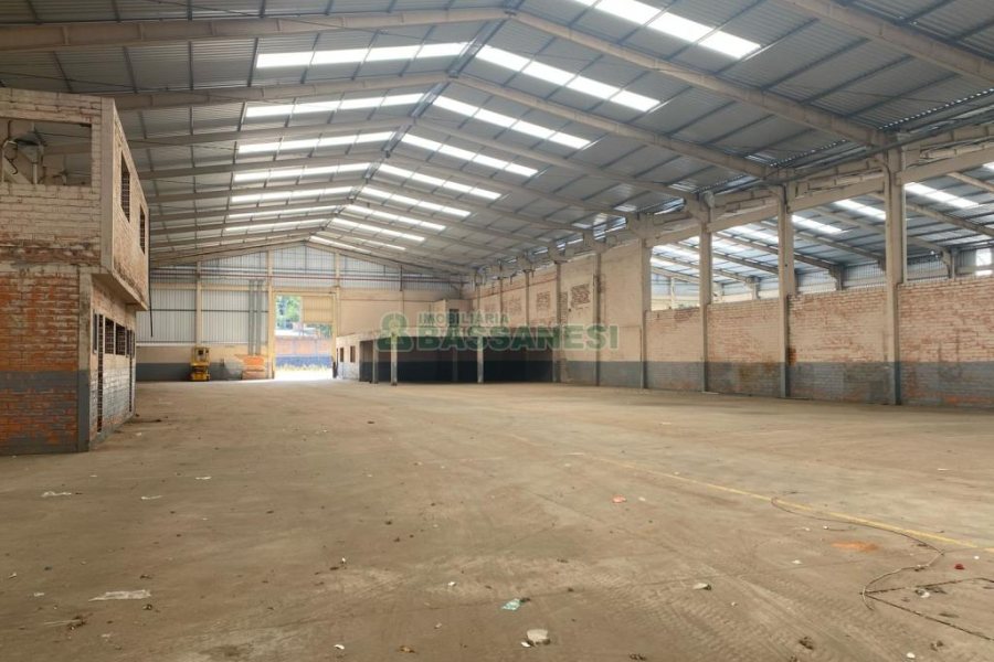 Pavilhão com 2750m², no bairro Otavio Rocha em Flores da Cunha para Alugar