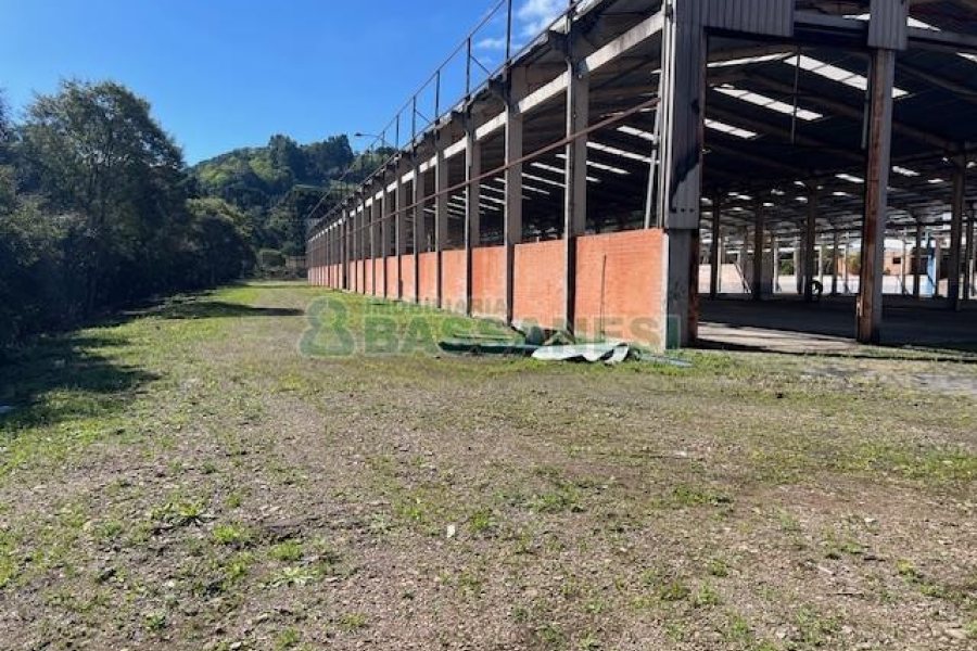 Pavilhão com 2750m², no bairro Otavio Rocha em Flores da Cunha para Alugar