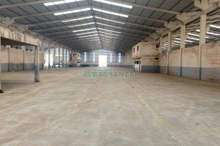 Pavilhão com 12850m², no bairro Otavio Rocha em Flores da Cunha para Alugar