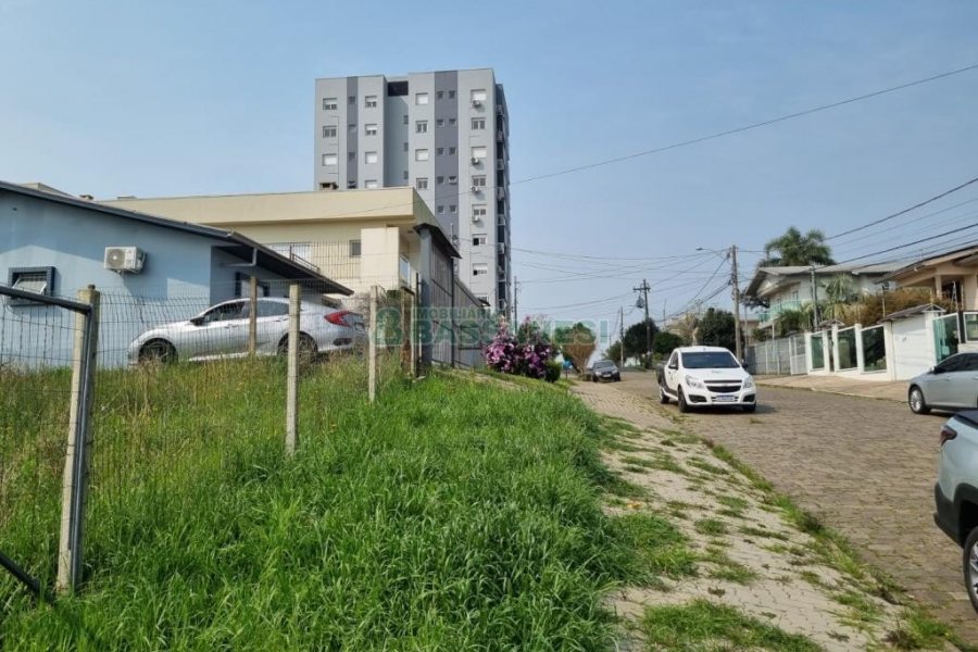 Terreno com 363m², no bairro Santa Lúcia em Caxias do Sul para Comprar