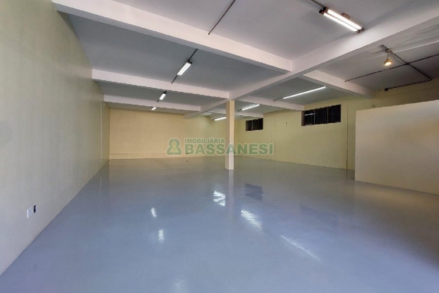 Loja com 192m², no bairro Kayser em Caxias do Sul para Alugar