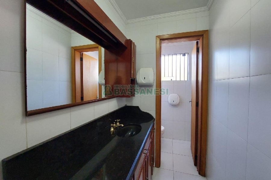 Loja com 192m², no bairro Kayser em Caxias do Sul para Alugar