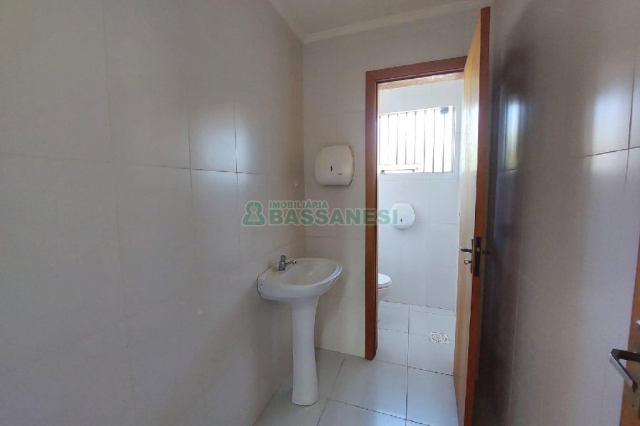 Loja com 192m², no bairro Kayser em Caxias do Sul para Alugar