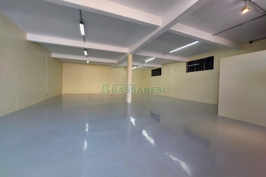 Loja com 192m², no bairro Kayser em Caxias do Sul para Alugar