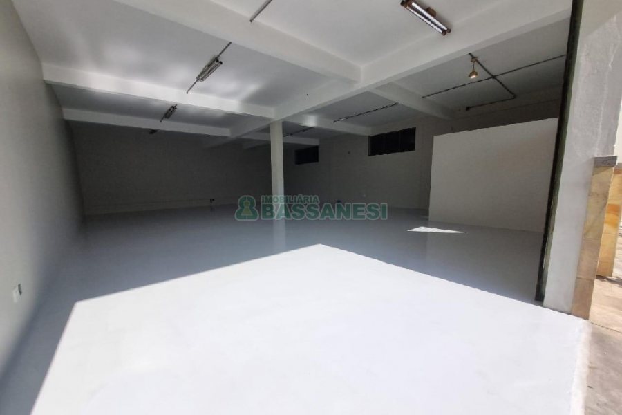Loja com 192m², no bairro Kayser em Caxias do Sul para Alugar