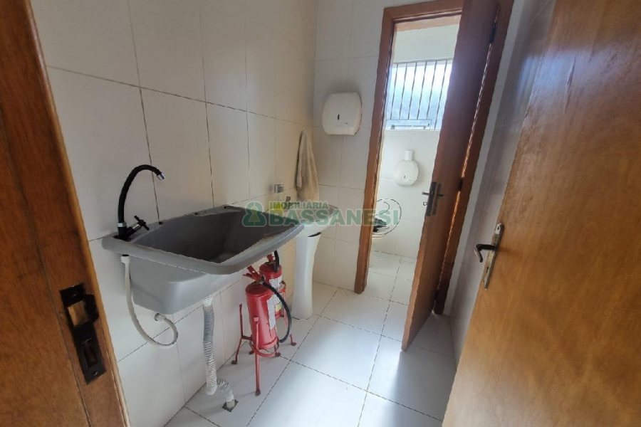 Loja com 192m², no bairro Kayser em Caxias do Sul para Alugar