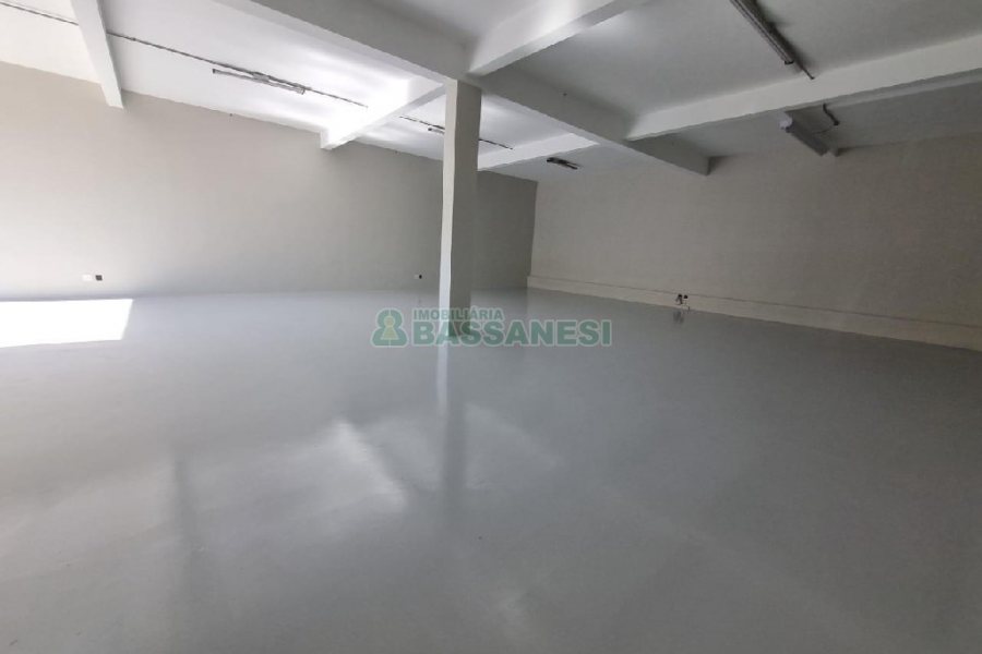 Loja com 192m², no bairro Kayser em Caxias do Sul para Alugar