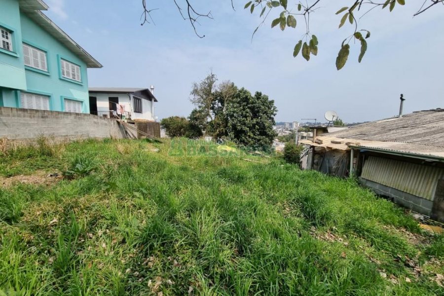 Terreno com 378m², no bairro Santa Lúcia em Caxias do Sul para Comprar