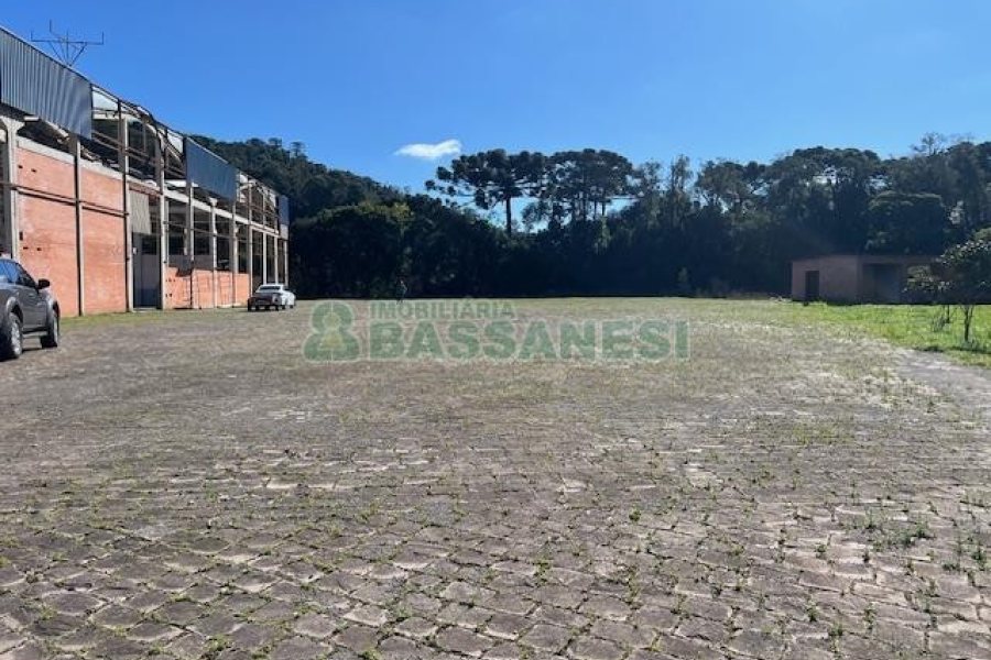 Pavilhão com 5500m², no bairro Otavio Rocha em Flores da Cunha para Alugar