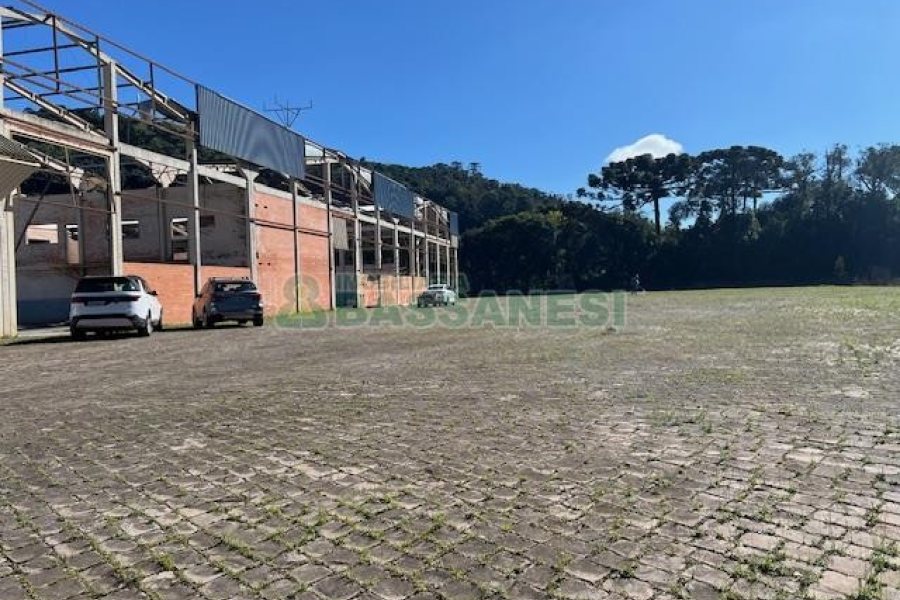 Pavilhão com 5500m², no bairro Otavio Rocha em Flores da Cunha para Alugar