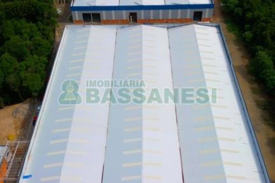 Pavilhão com 5500m², no bairro Otavio Rocha em Flores da Cunha para Alugar