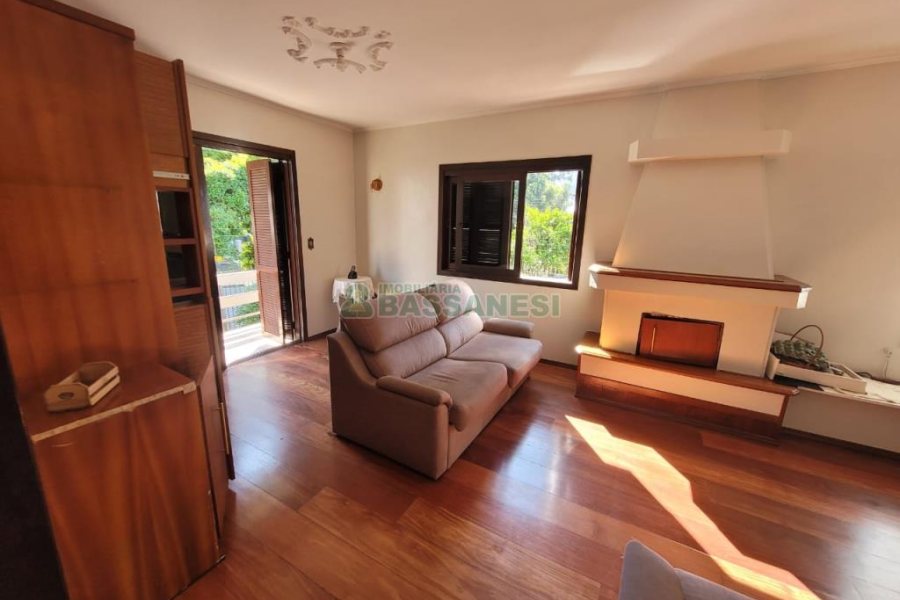 Apartamento com 122m², 3 dormitórios, 2 vagas, no bairro Cinqüentenário em Caxias do Sul para Comprar