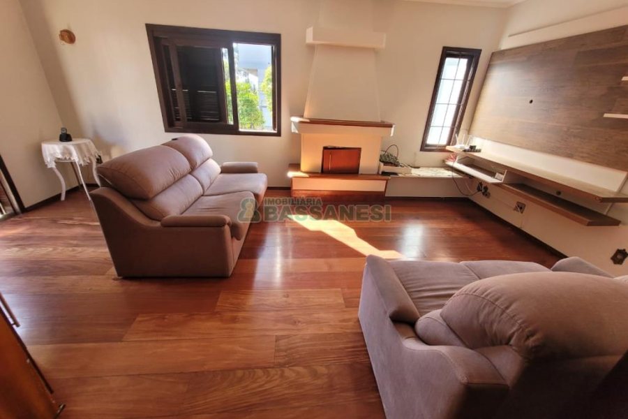 Apartamento com 122m², 3 dormitórios, 2 vagas, no bairro Cinqüentenário em Caxias do Sul para Comprar