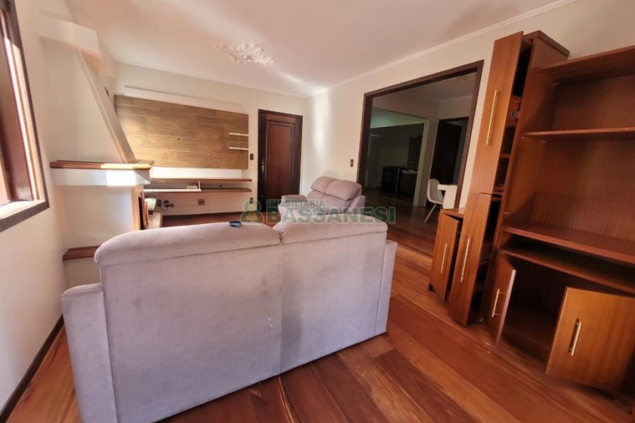 Apartamento com 122m², 3 dormitórios, 2 vagas, no bairro Cinqüentenário em Caxias do Sul para Comprar