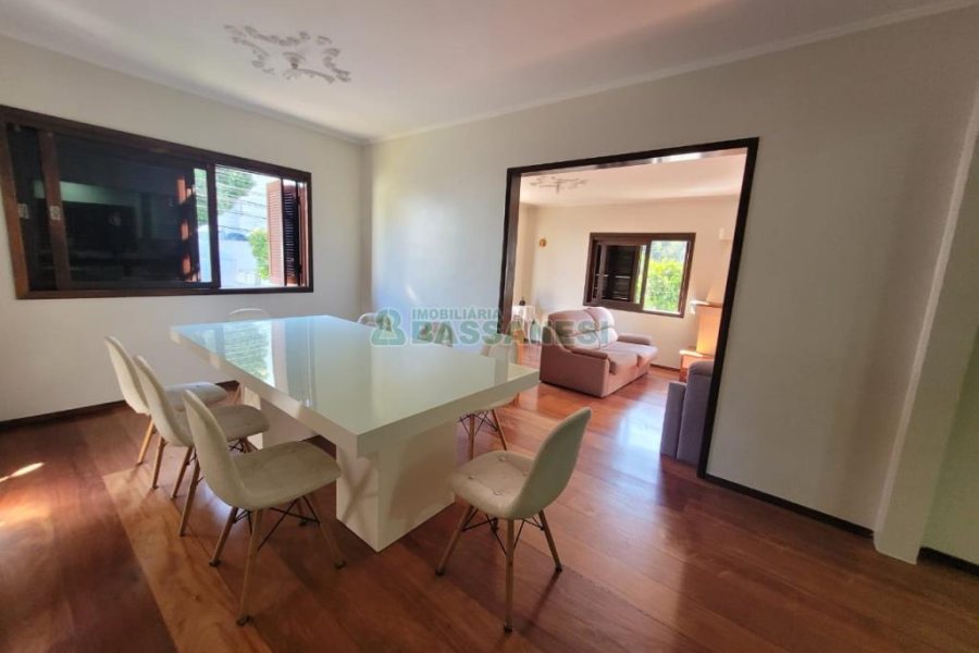 Apartamento com 122m², 3 dormitórios, 2 vagas, no bairro Cinqüentenário em Caxias do Sul para Comprar