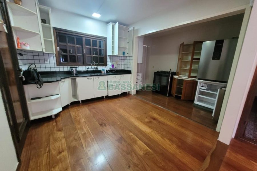Apartamento com 122m², 3 dormitórios, 2 vagas, no bairro Cinqüentenário em Caxias do Sul para Comprar