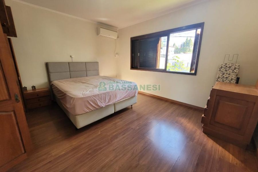 Apartamento com 122m², 3 dormitórios, 2 vagas, no bairro Cinqüentenário em Caxias do Sul para Comprar