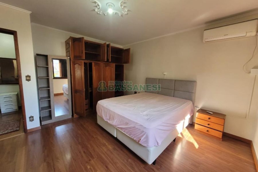 Apartamento com 122m², 3 dormitórios, 2 vagas, no bairro Cinqüentenário em Caxias do Sul para Comprar