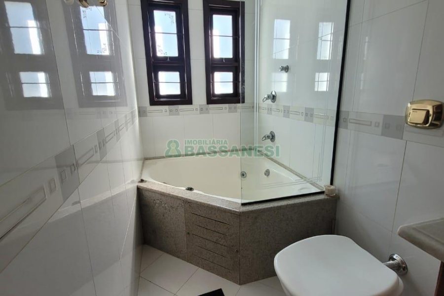 Apartamento com 122m², 3 dormitórios, 2 vagas, no bairro Cinqüentenário em Caxias do Sul para Comprar