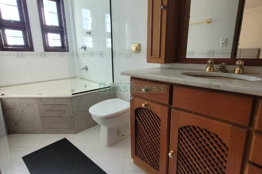 Apartamento com 122m², 3 dormitórios, 2 vagas, no bairro Cinqüentenário em Caxias do Sul para Comprar