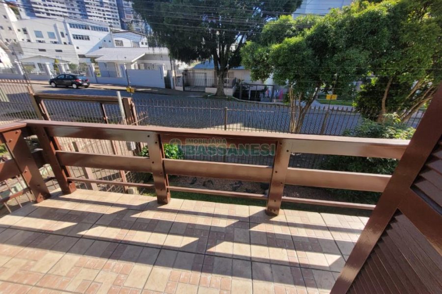 Apartamento com 122m², 3 dormitórios, 2 vagas, no bairro Cinqüentenário em Caxias do Sul para Comprar