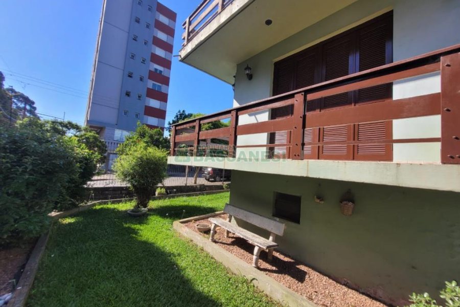 Apartamento com 122m², 3 dormitórios, 2 vagas, no bairro Cinqüentenário em Caxias do Sul para Comprar