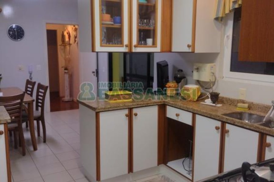 Apartamento com 199m², 3 dormitórios, 2 vagas, no bairro Jardim América em Caxias do Sul para Comprar