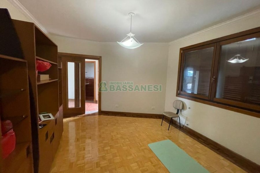 Casa com 337m², 3 dormitórios, 3 vagas, no bairro Bela Vista em Caxias do Sul para Comprar