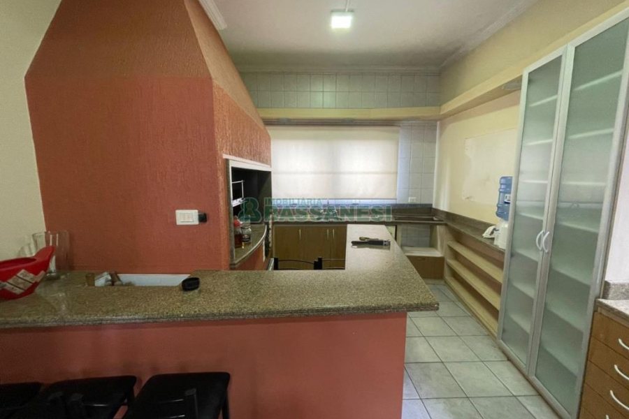 Casa com 337m², 3 dormitórios, 3 vagas, no bairro Bela Vista em Caxias do Sul para Comprar