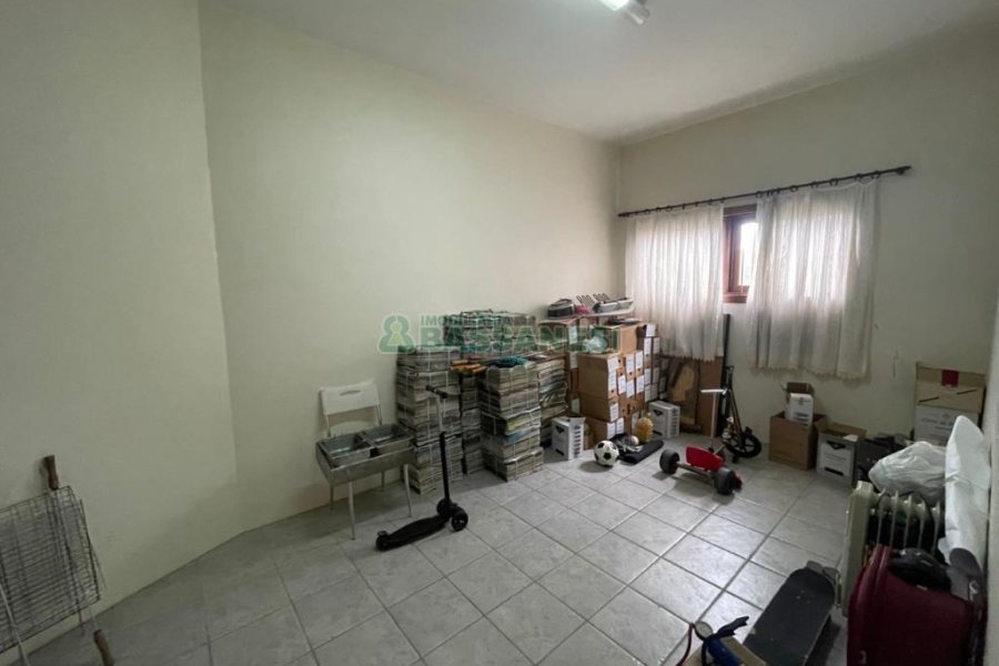 Casa com 337m², 3 dormitórios, 3 vagas, no bairro Bela Vista em Caxias do Sul para Comprar