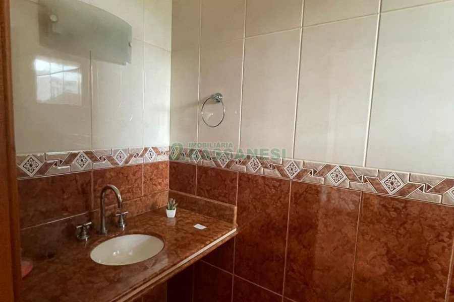 Casa com 337m², 3 dormitórios, 3 vagas, no bairro Bela Vista em Caxias do Sul para Comprar